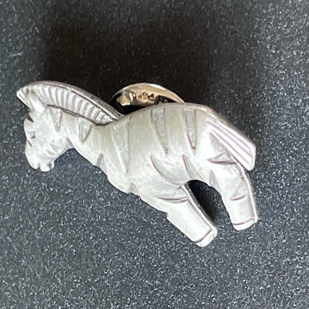 Beautiful intricate design San Diego Zoo vintage zebra pin - Picture 3 of 5